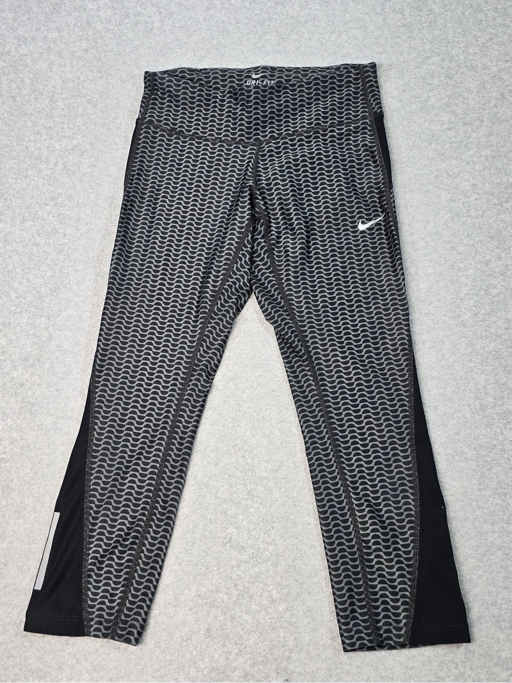 Nike Dri-Fit Cropped Leggings Womens XS Black Performance Geometric